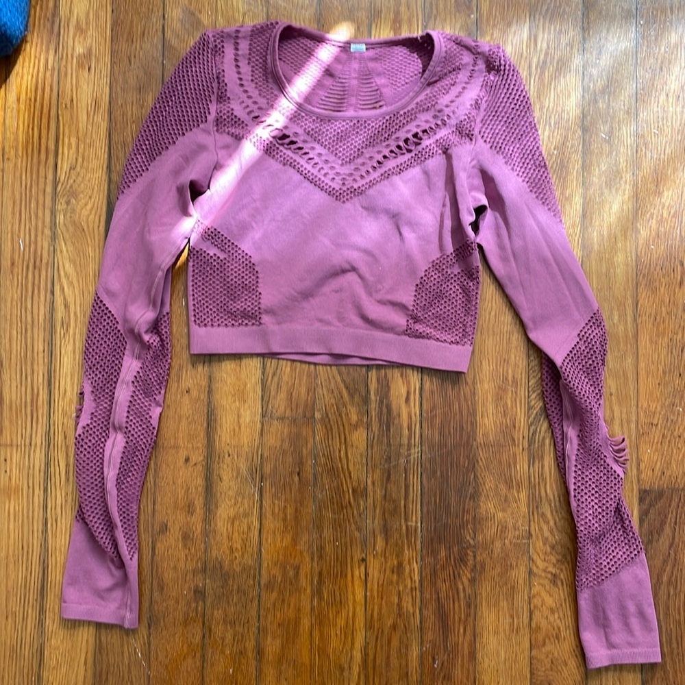 Alo Yoga cut out long sleeve top. Size S. Berry